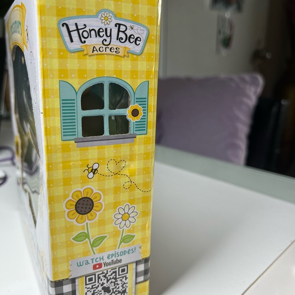 NWT toy set Honey Bee Acres The McScampers Figure Set - Picture 2 of 3